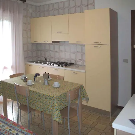 Apartments In Lignano Sabbiadoro 42768 Lägenhet